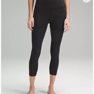 Lululemon align high waisted leggings cropped 23” (black) US 4